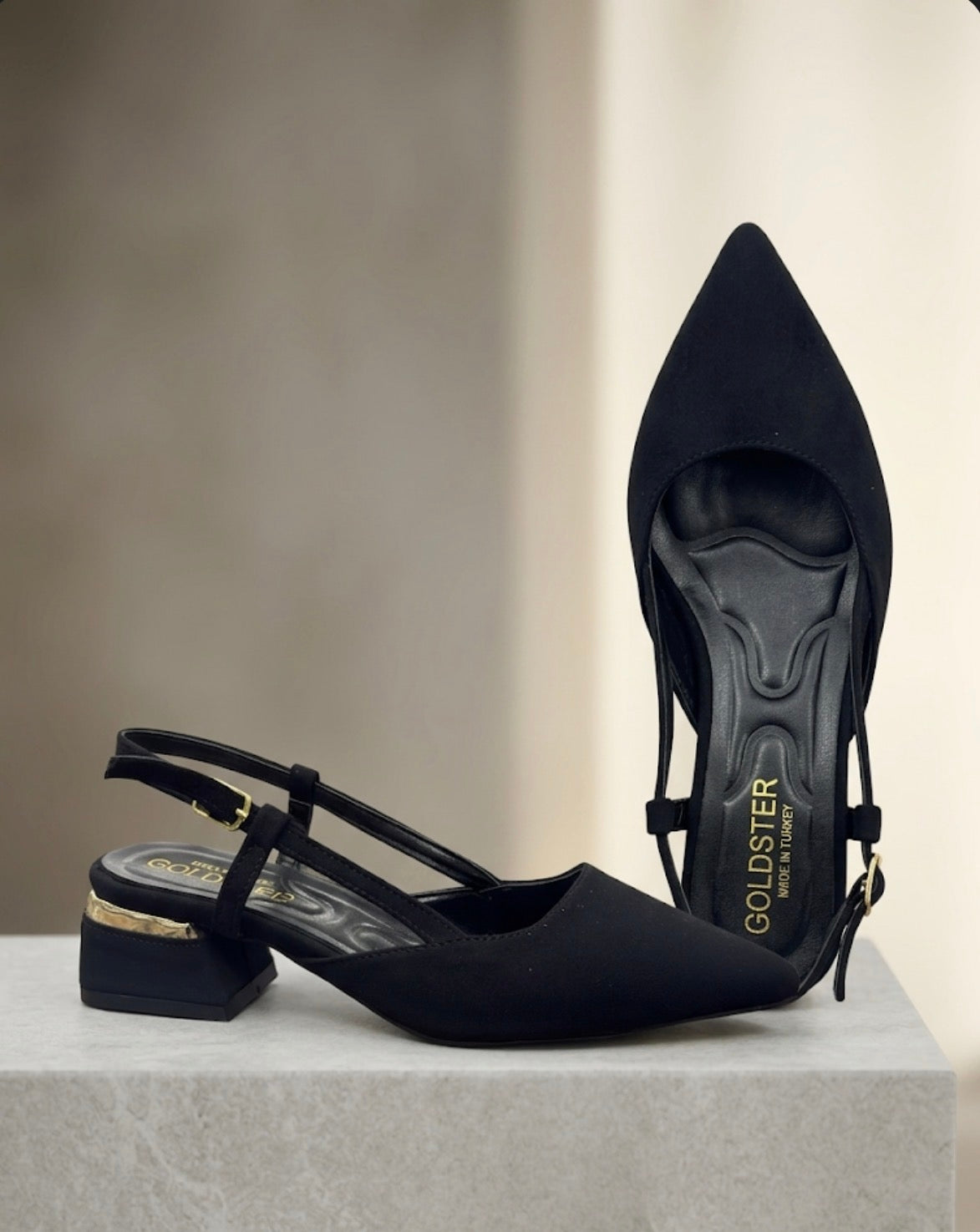 Siyah Süet Altın Topuk Detaylı Alçak Topuklu Slingback