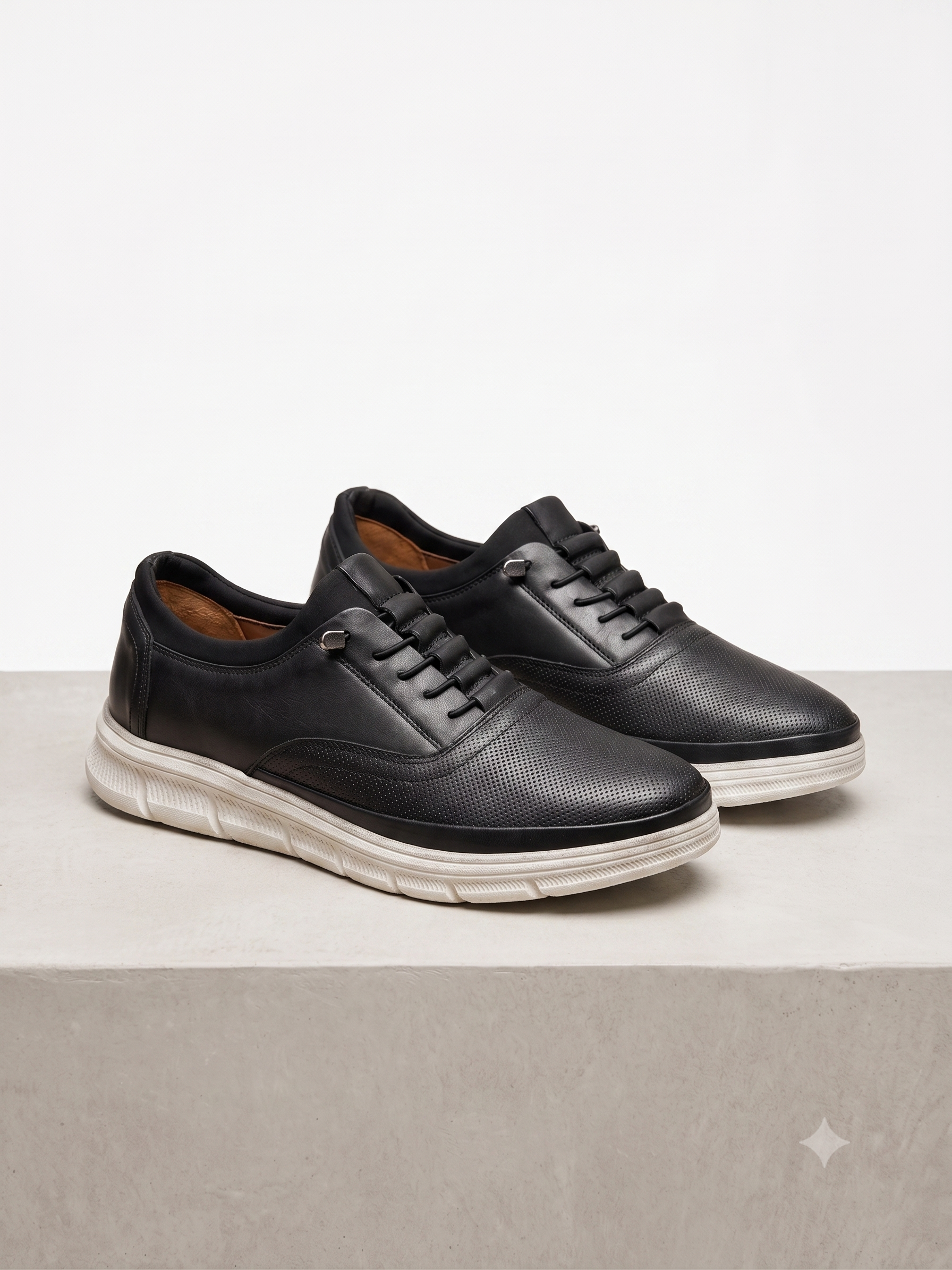 Erkek Siyah Hakiki Deri Sneaker | Delikli Doku Beyaz Comfort Taban Gümüş Detay