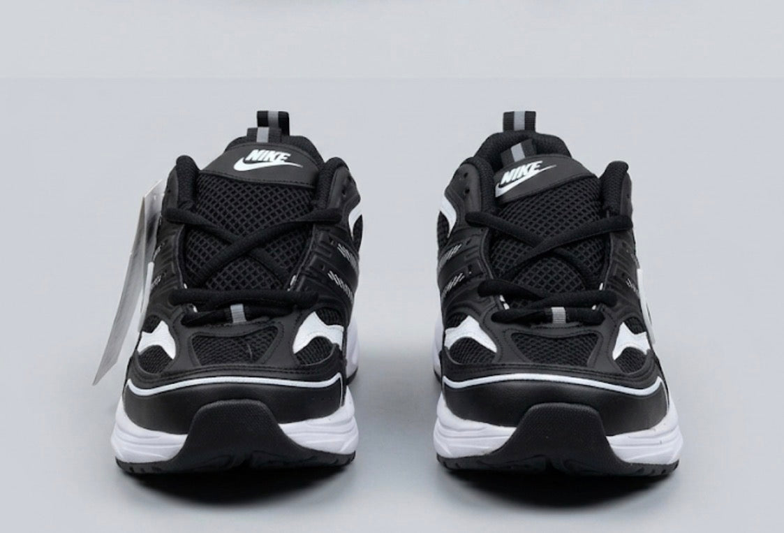 Nike Air Monarch IV – Karanlığın Gücü, Sokağın Ruhu
