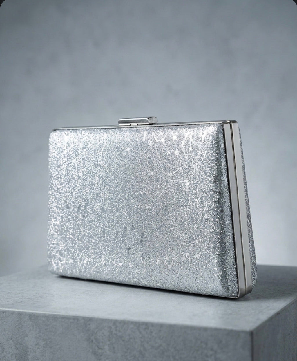 Gümüş Simli Abiye Çanta – Işıltılı Gece Clutch'ı