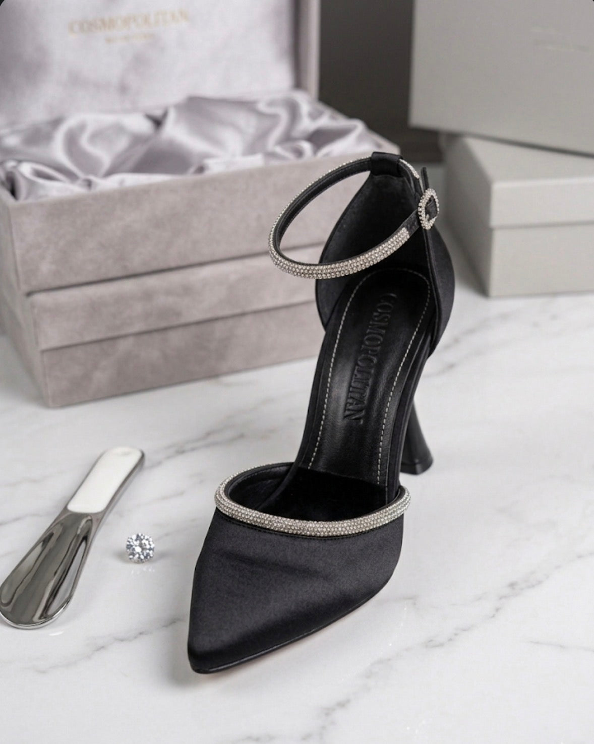Kristal Bileğ Bantlı Siyah Saten – Dark Luxe