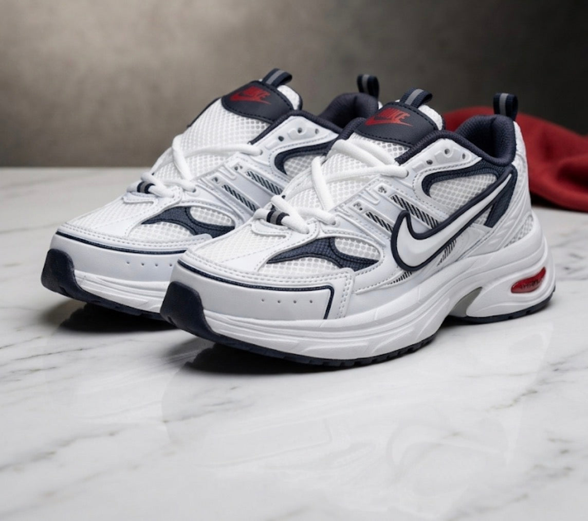 Nike Air Monarch IV – Erkek Spor Ayakkabı | Beyaz & Lacivert & Kırmızı