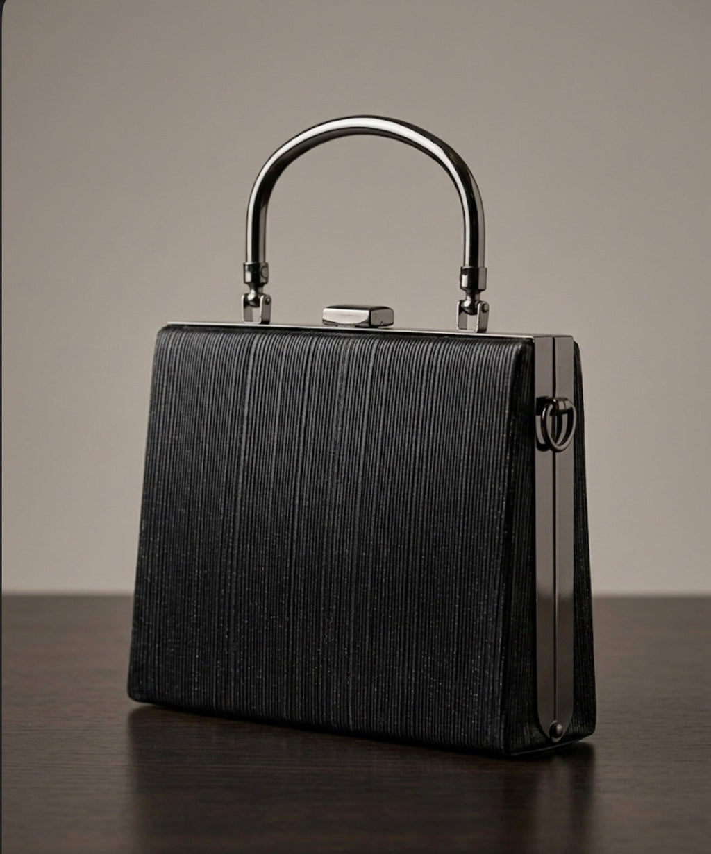 Siyah Metal Saplı Abiye Box Bag – Gece Zarafetinin Simgesi