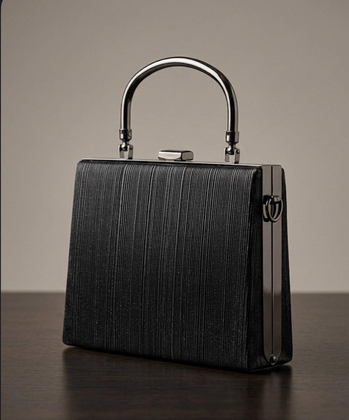 Siyah Metal Saplı Abiye Box Bag – Gece Zarafetinin Simgesi