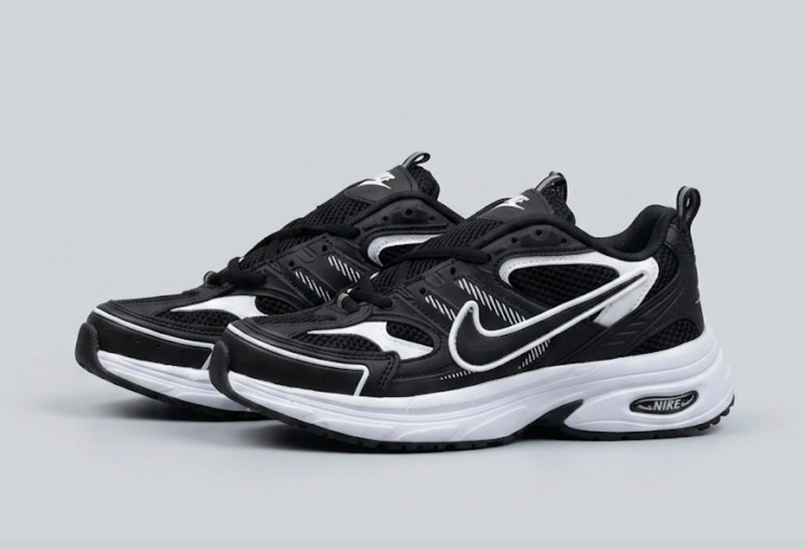 Nike Air Monarch IV – Karanlığın Gücü, Sokağın Ruhu