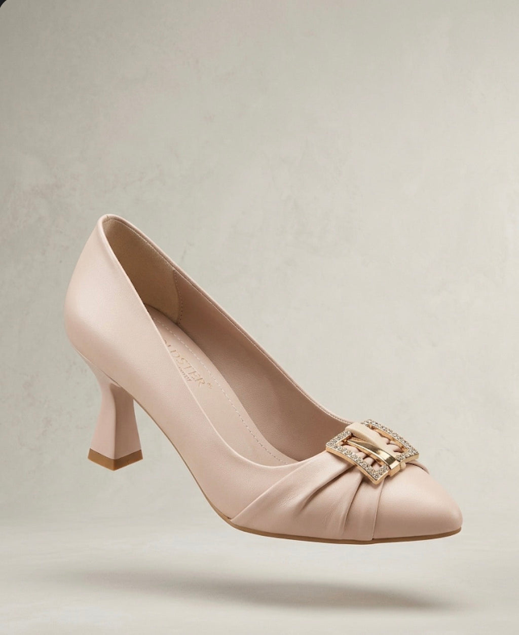 Altın Toka Detaylı Stiletto Topuklu Ayakkabı – Pudra