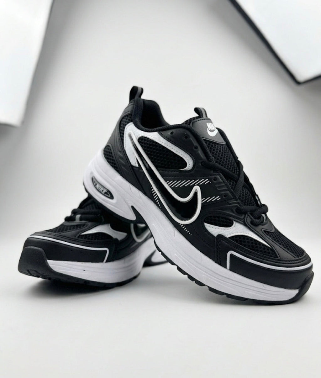 Nike Air Monarch IV – Karanlığın Gücü, Sokağın Ruhu