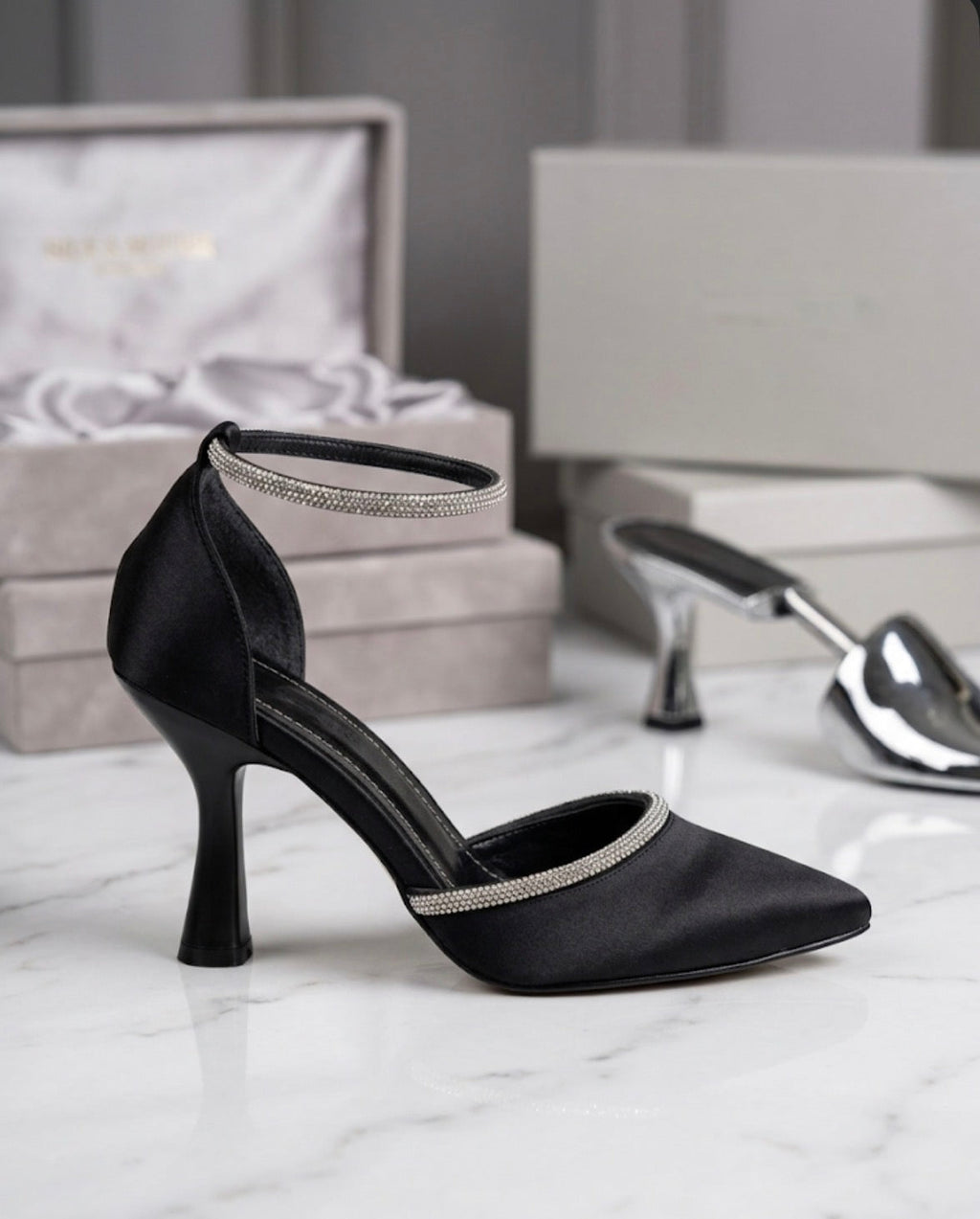 Kristal Bileğ Bantlı Siyah Saten – Dark Luxe