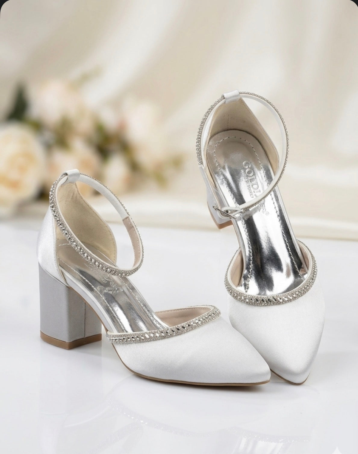 Beyaz Saten Kristal Detaylı Gelin Stilettosu