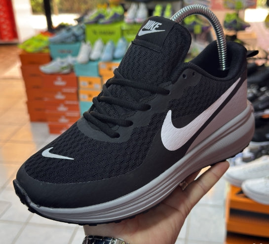 Nike Erkek Spor Ayakkabı – Siyah