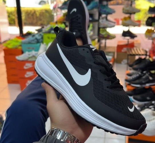 Nike Erkek Spor Ayakkabı – Siyah/Beyaz