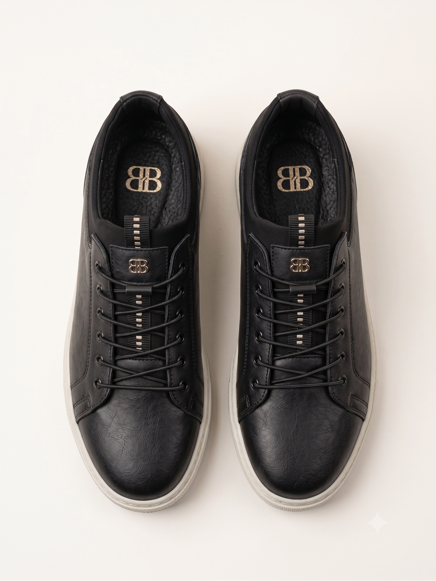 Erkek Siyah Deri Sneaker | Metal Logo Detay Beyaz Taban Premium Günlük
