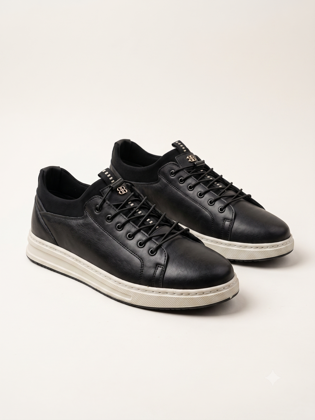 Erkek Siyah Deri Sneaker | Metal Logo Detay Beyaz Taban Premium Günlük